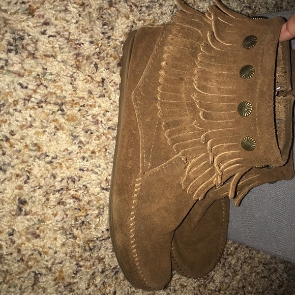 Minnetonka Shoes - Indie fringe booties